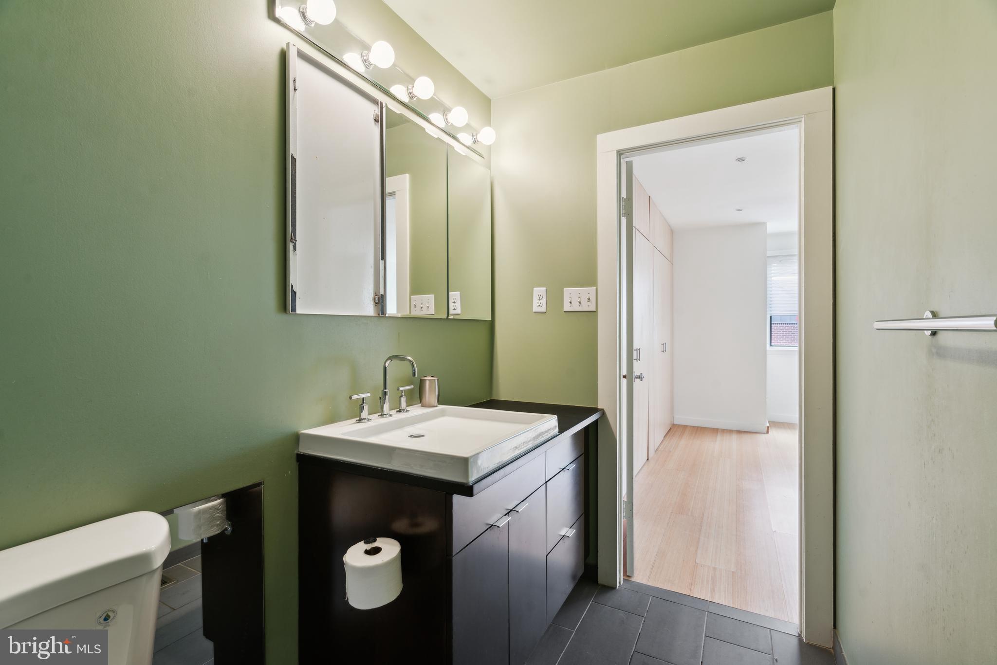 2213-25 Race St #202