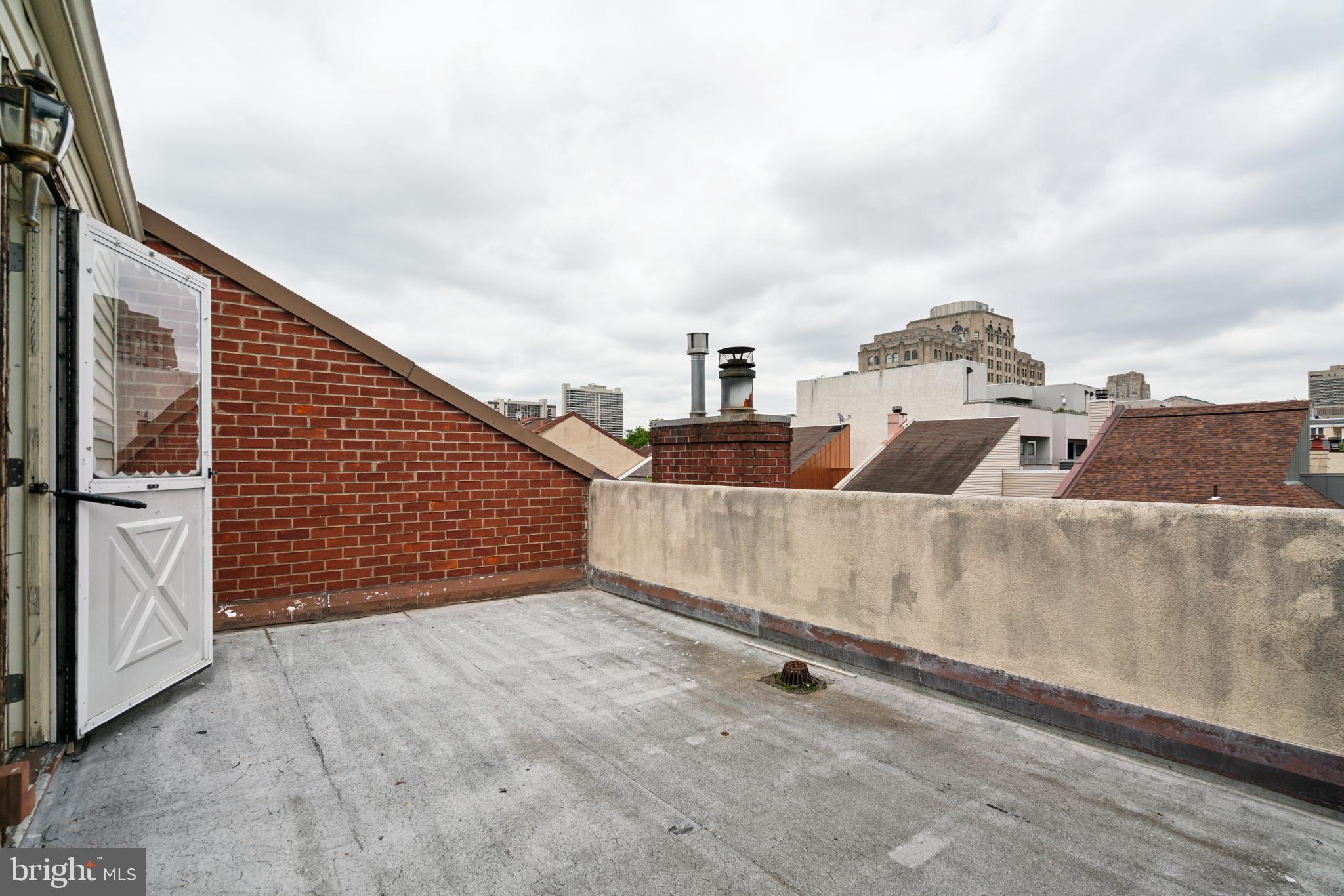 2213-25 Race St #202