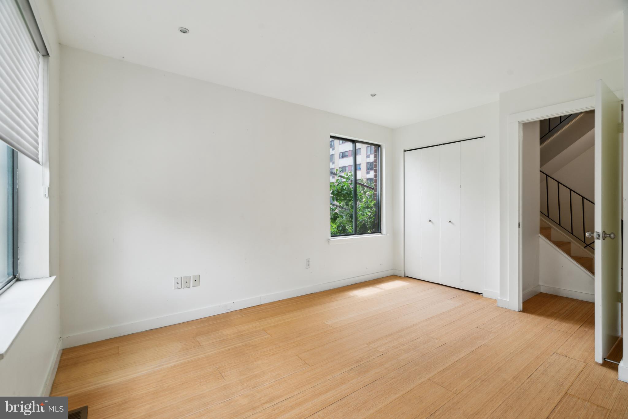 2213-25 Race St #202