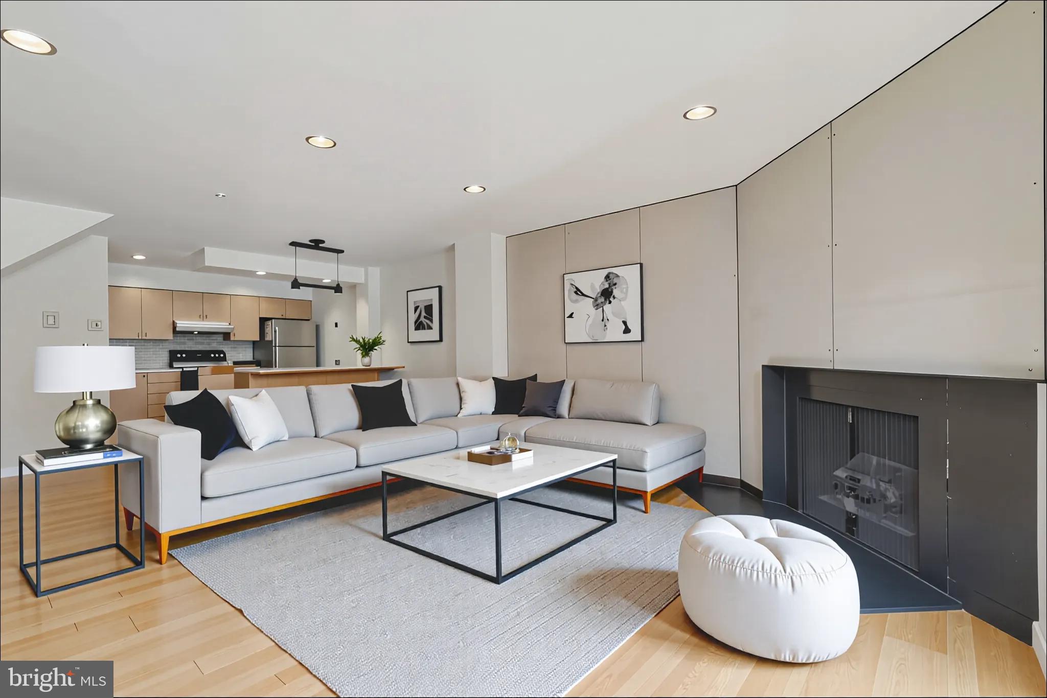 2213-25 Race St #202