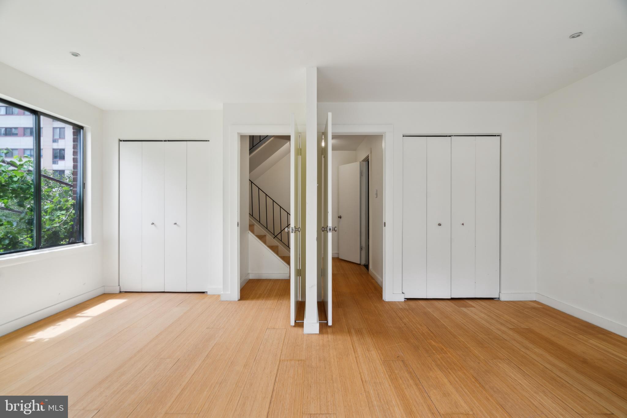 2213-25 Race St #202