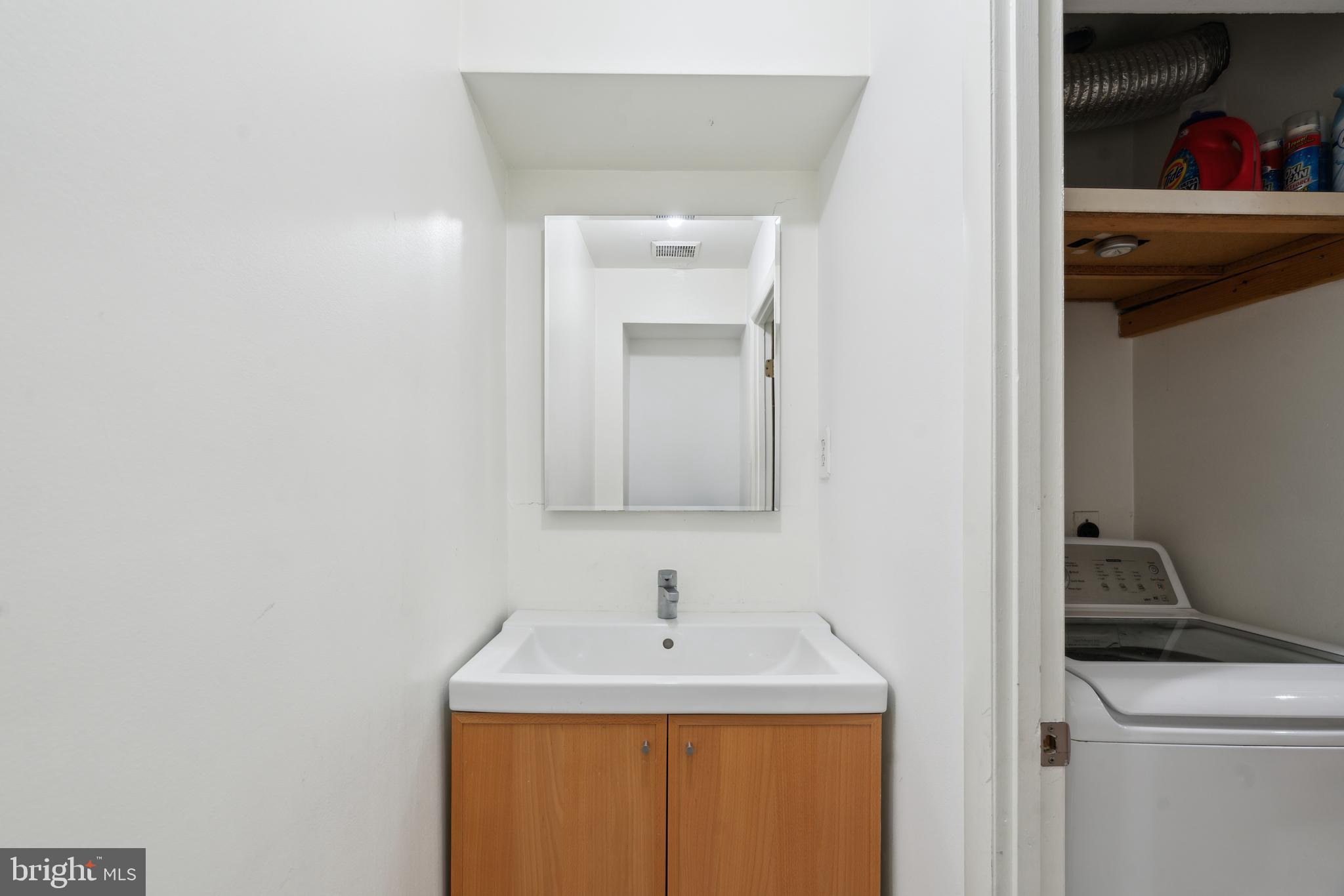 2213-25 Race St #202