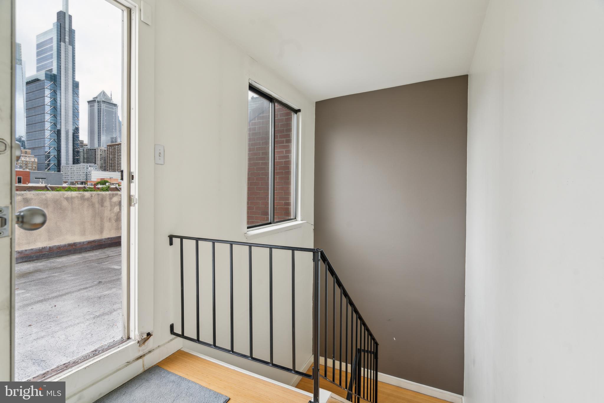 2213-25 Race St #202