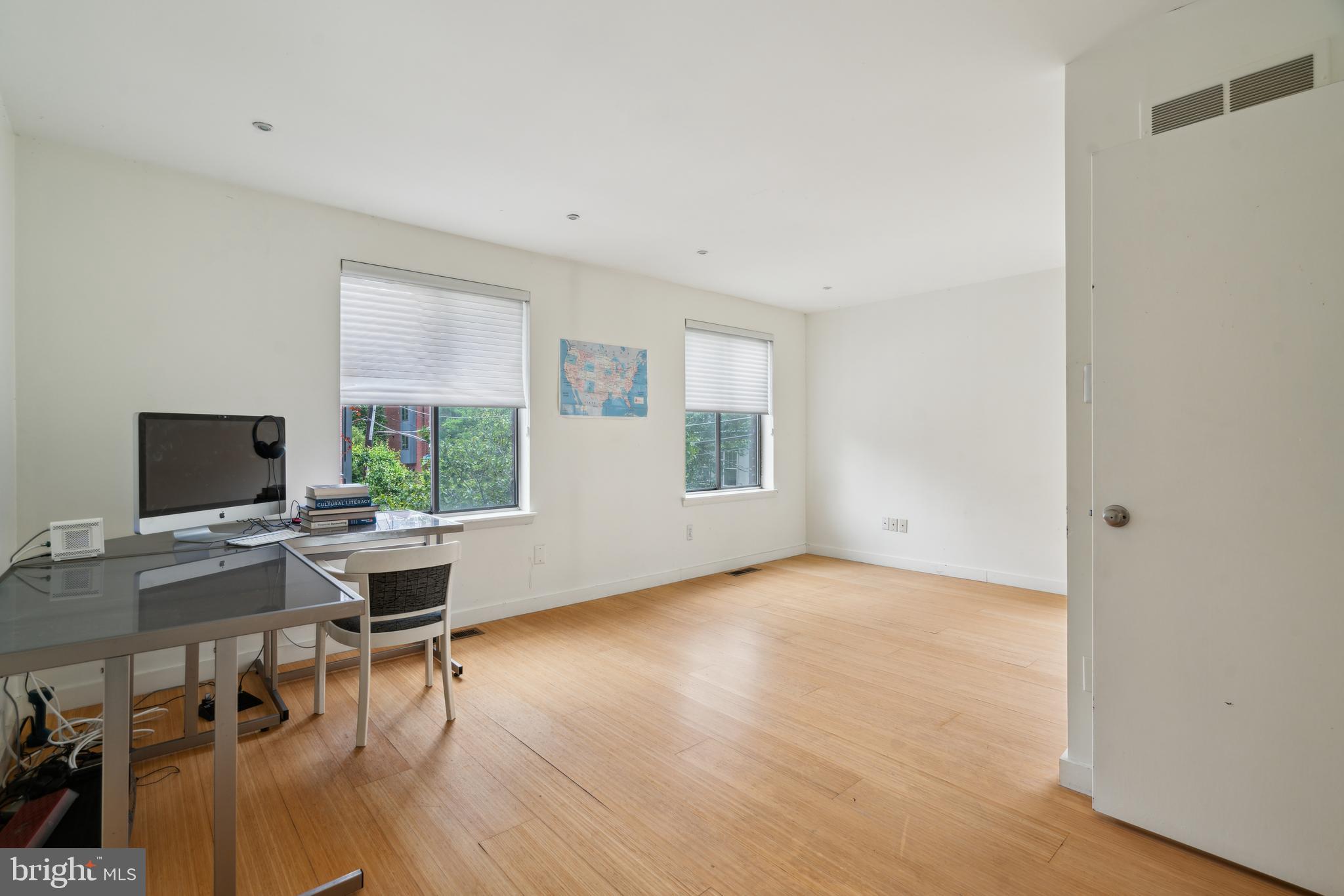 2213-25 Race St #202