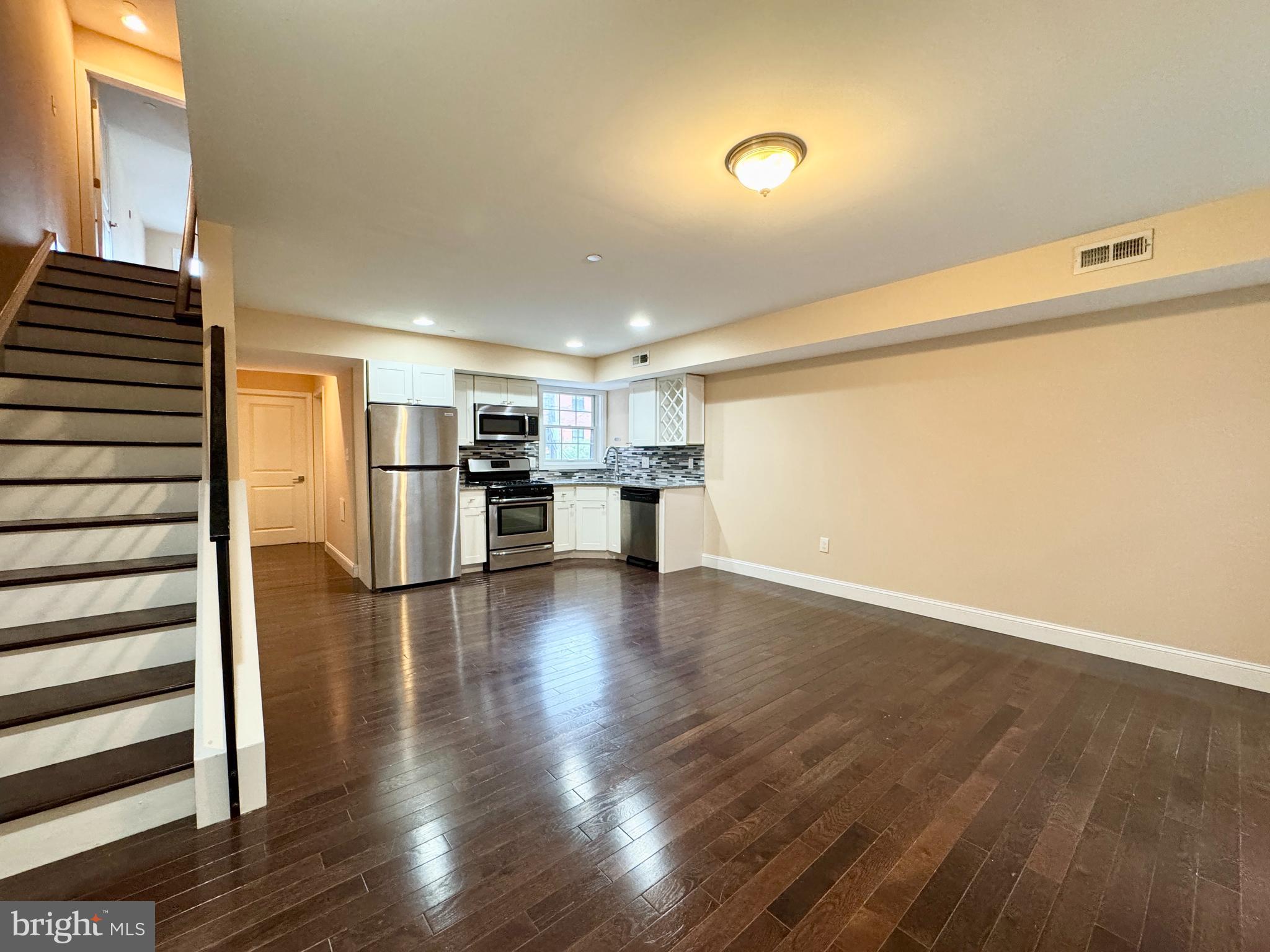 1014 E MOYAMENSING AVE #3