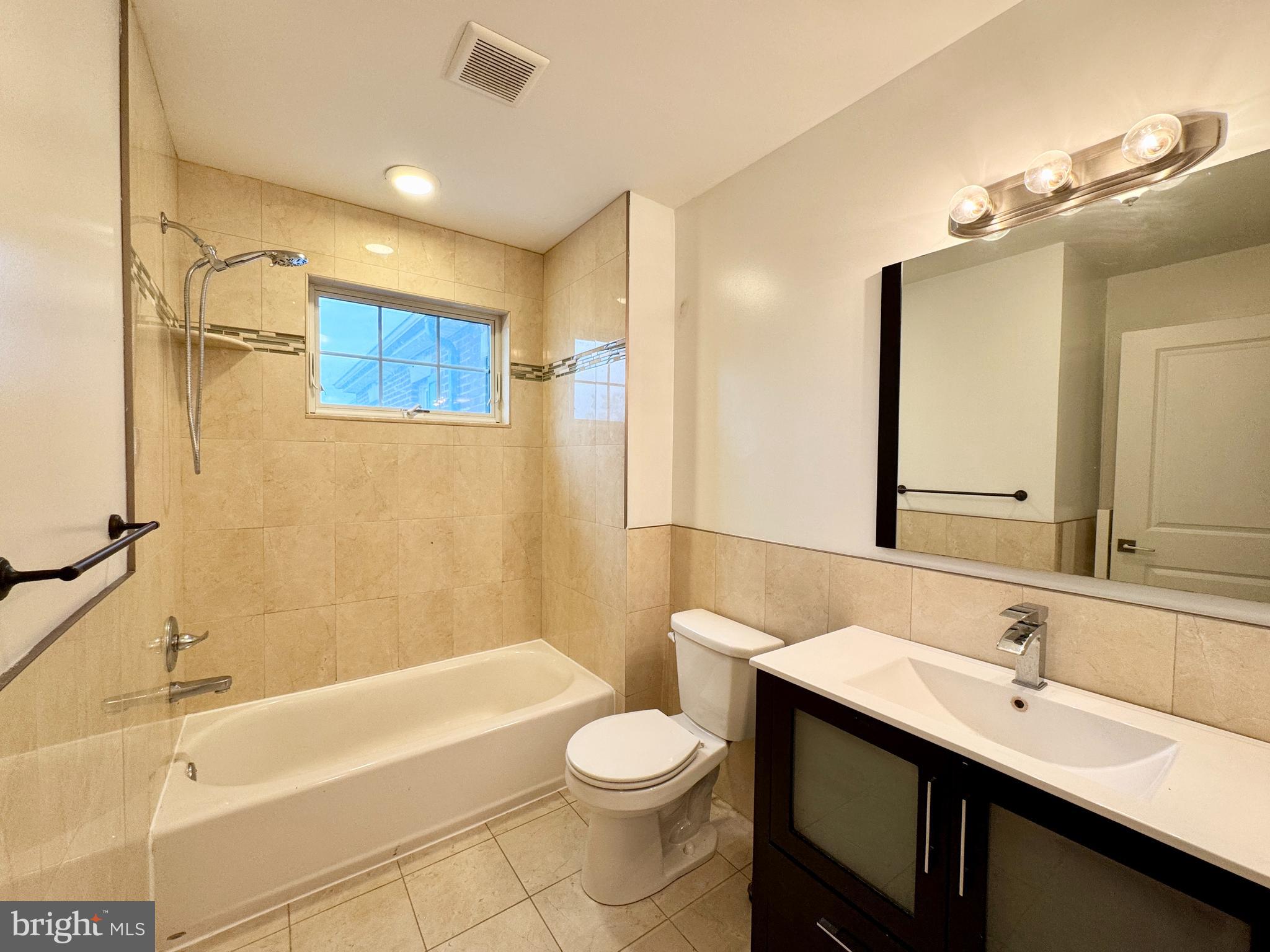 1014 E MOYAMENSING AVE #3