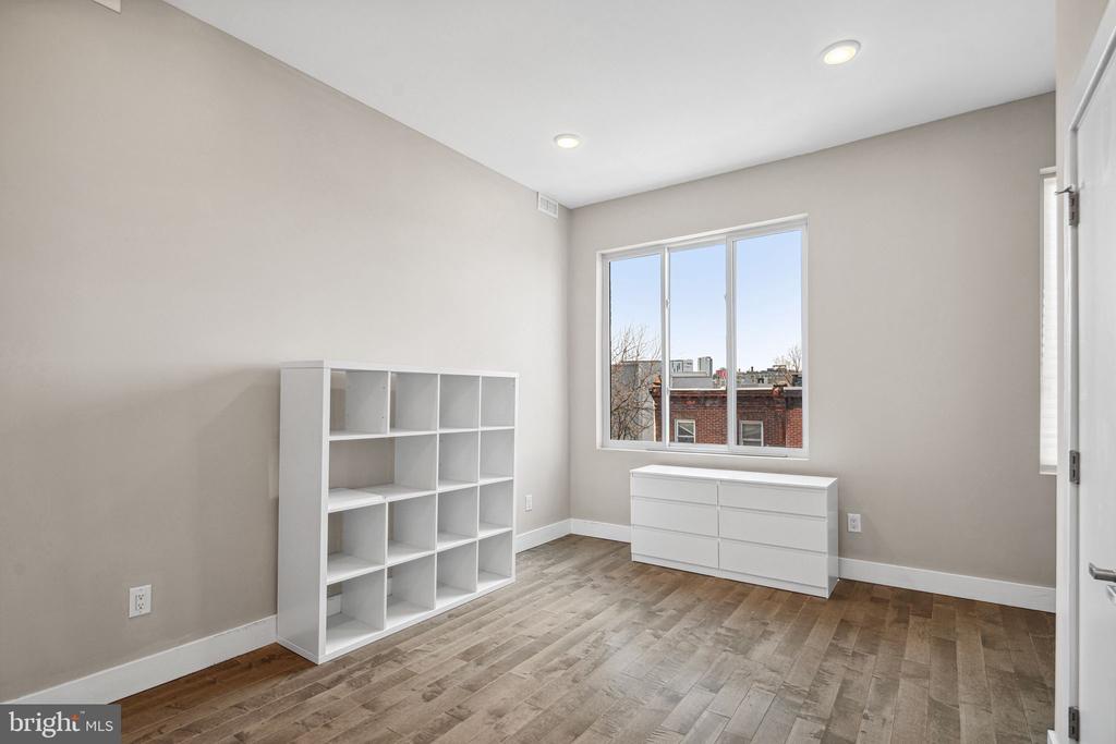 1947 N 4TH STREET Unit: 2