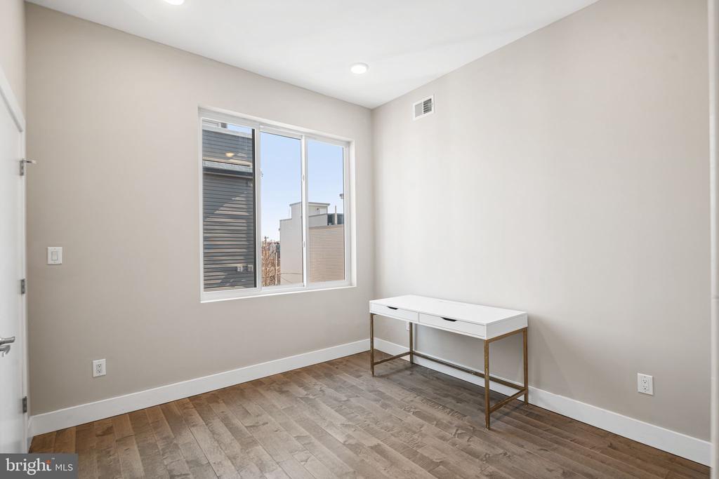 1947 N 4TH STREET Unit: 2