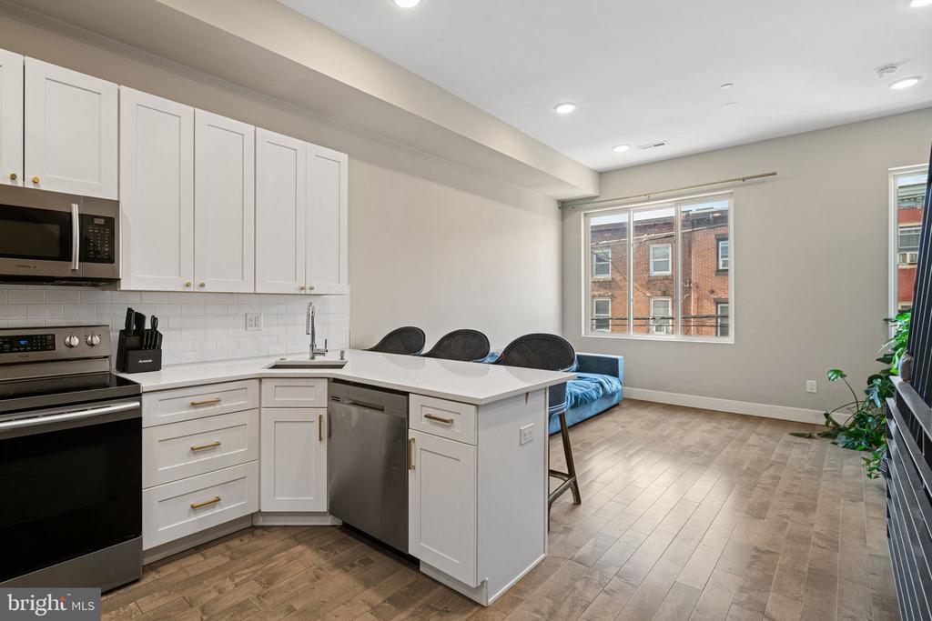 1947 N 4TH STREET Unit: 2