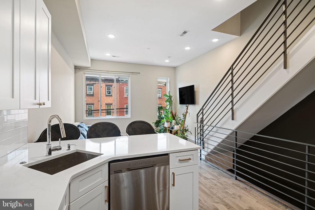 1947 N 4TH STREET Unit: 2