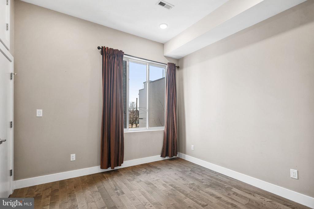 1947 N 4TH STREET Unit: 2