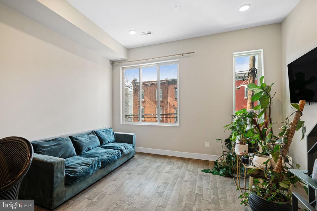 1947 N 4TH STREET Unit: 2