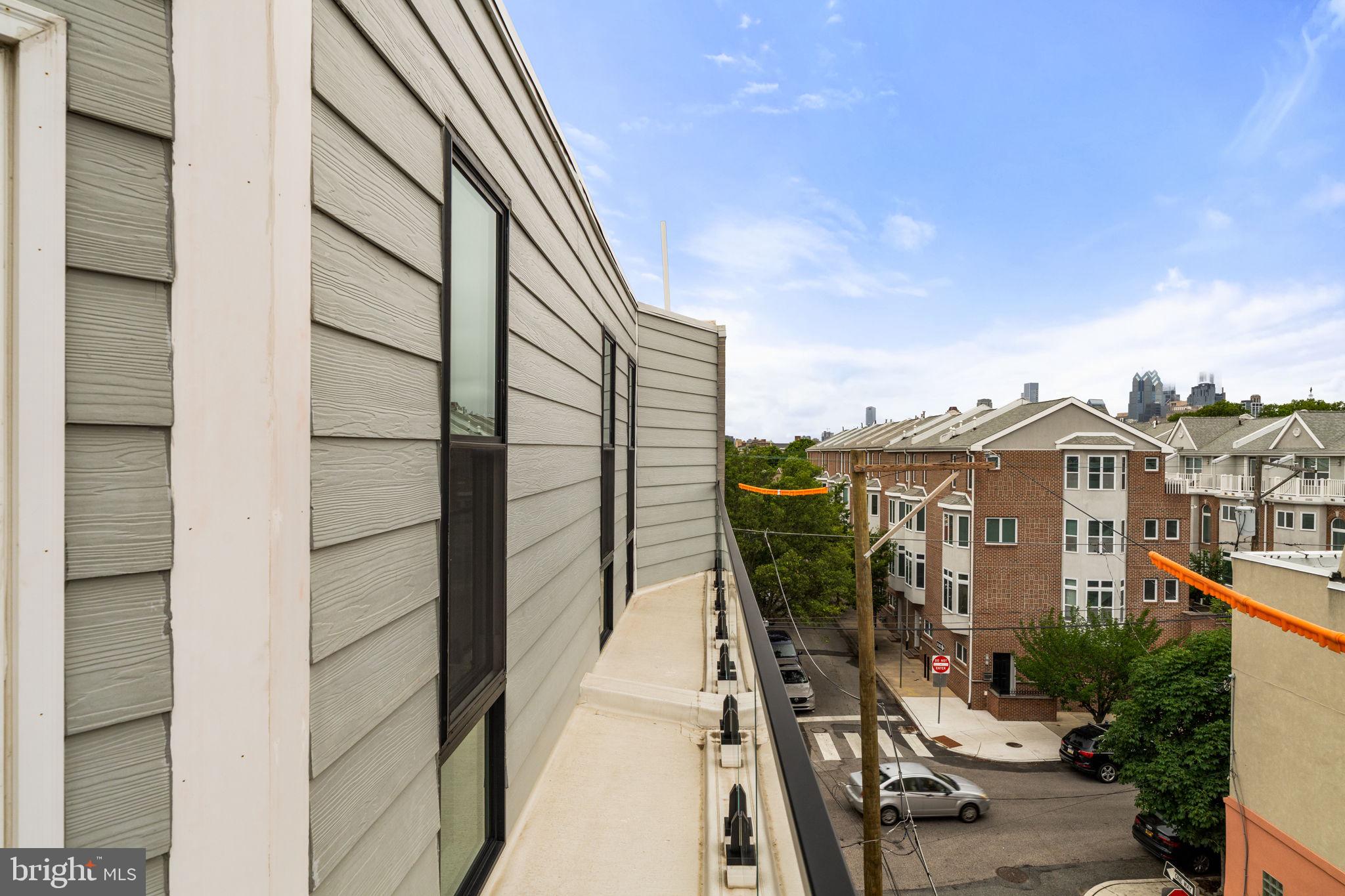 242 Montrose St