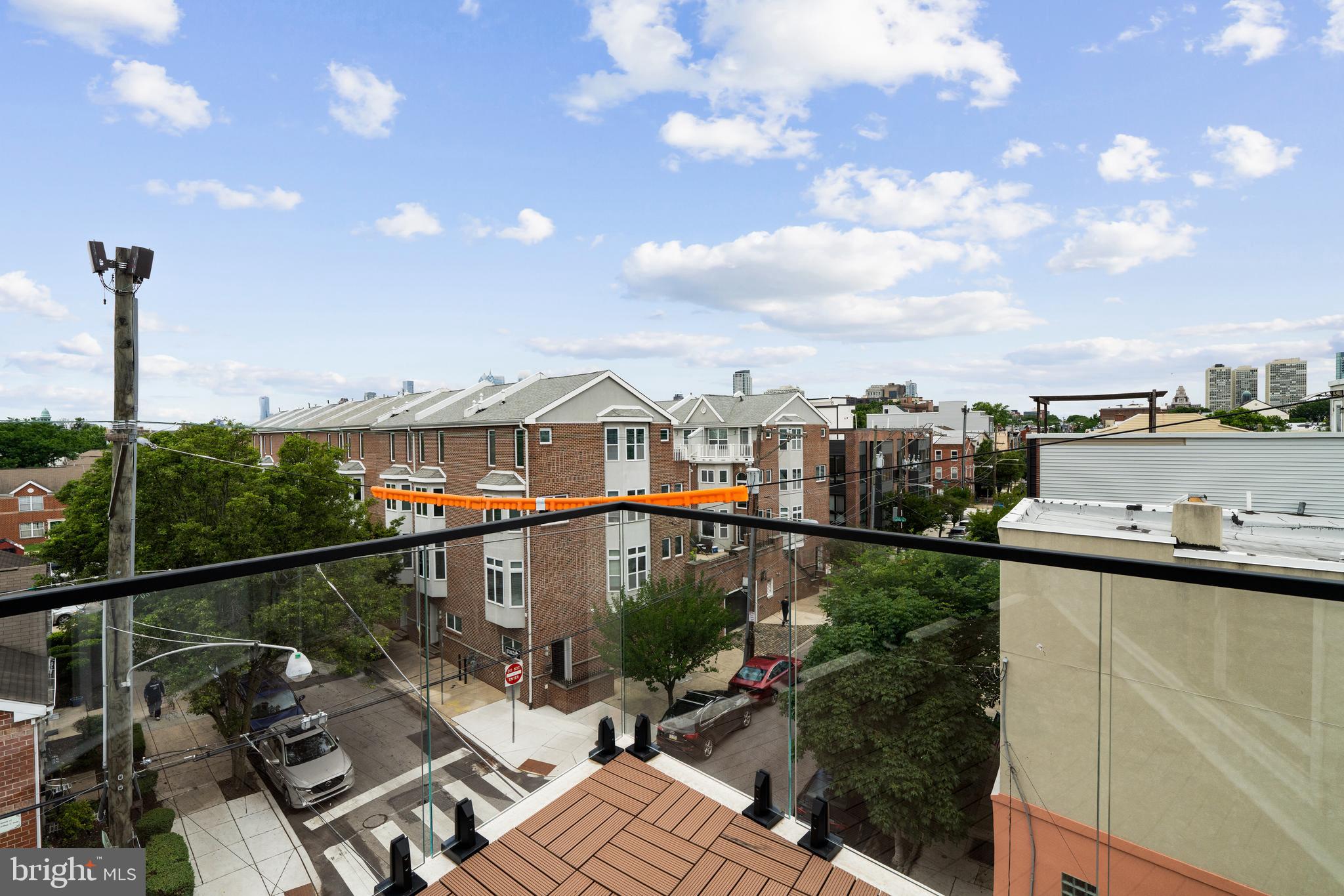 246 Montrose St