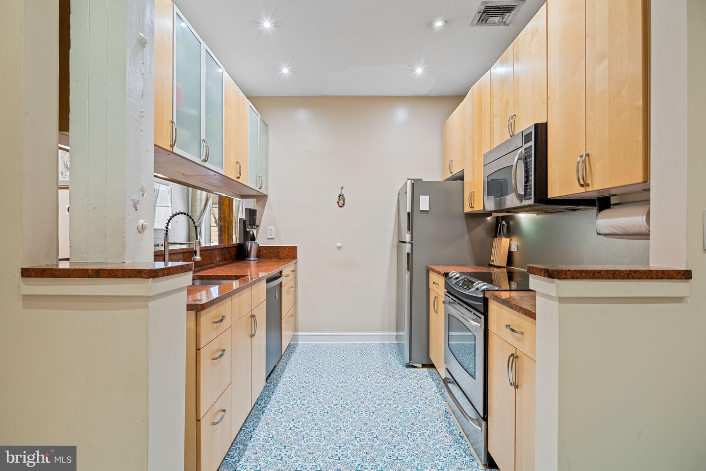 214-18 New St #B