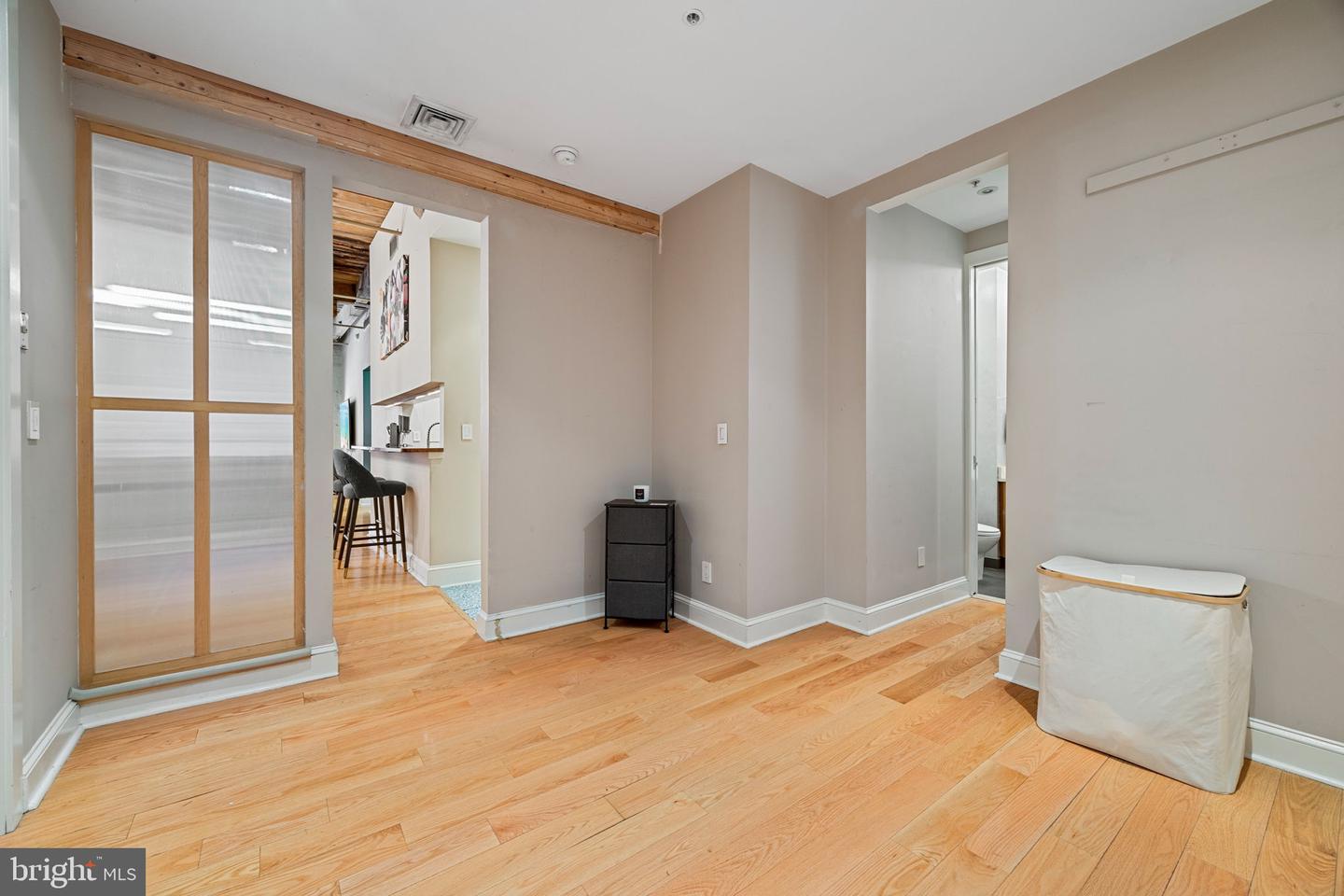 214-18 New St #B