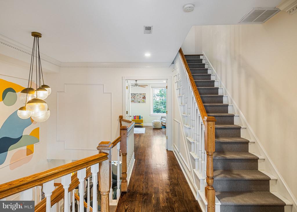 609 S 9TH STREET