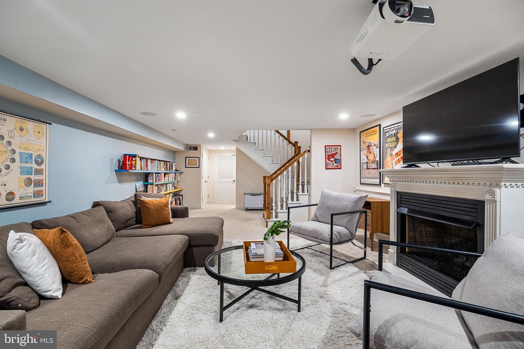 609 S 9TH STREET