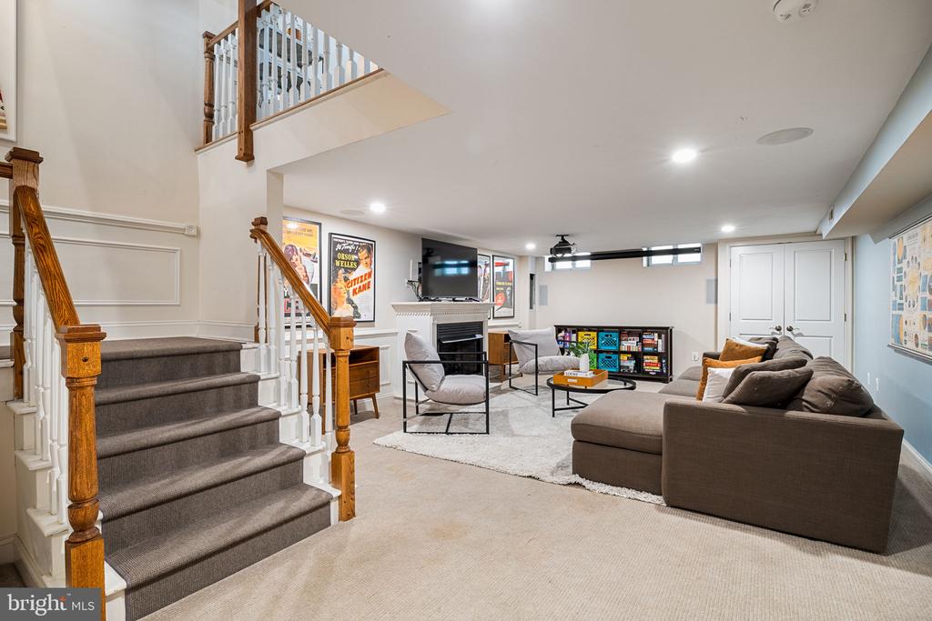 609 S 9TH STREET