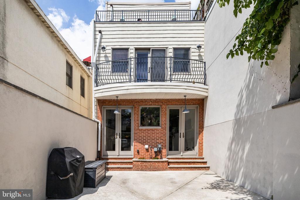 609 S 9TH STREET