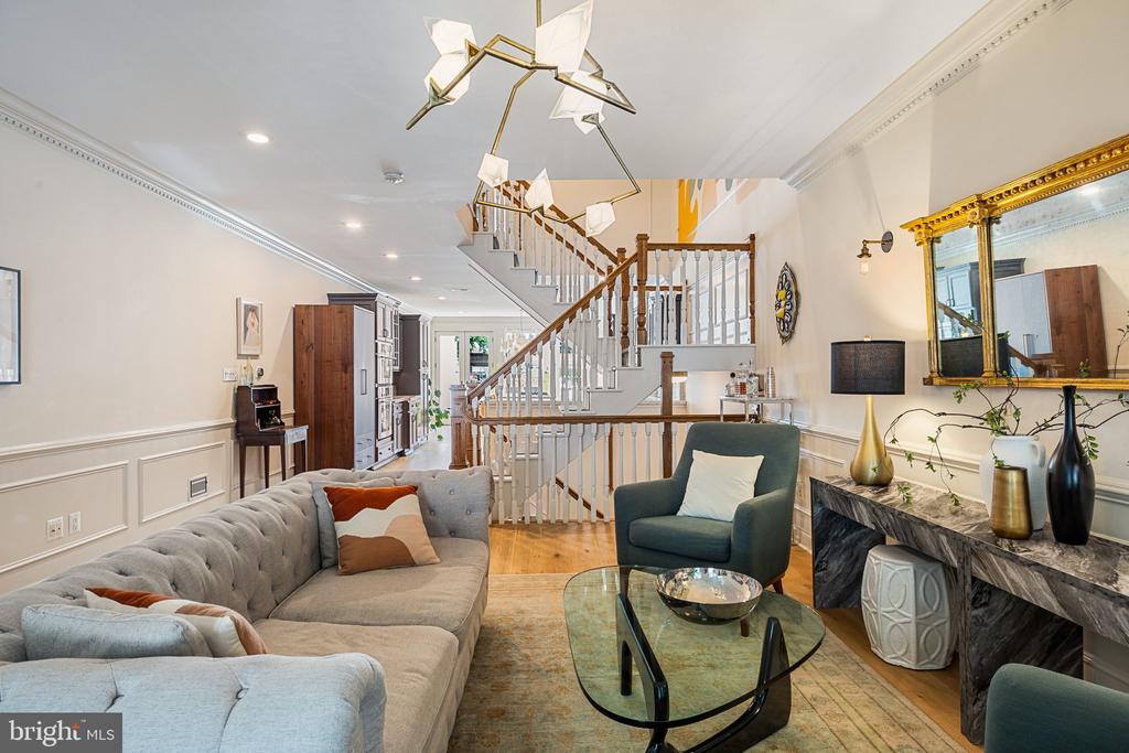 609 S 9TH STREET