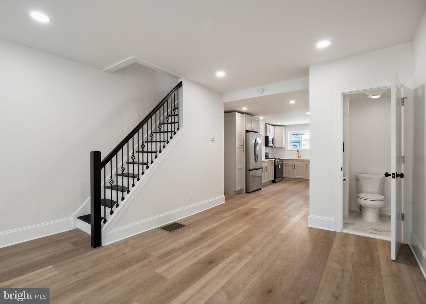 335 Daly St