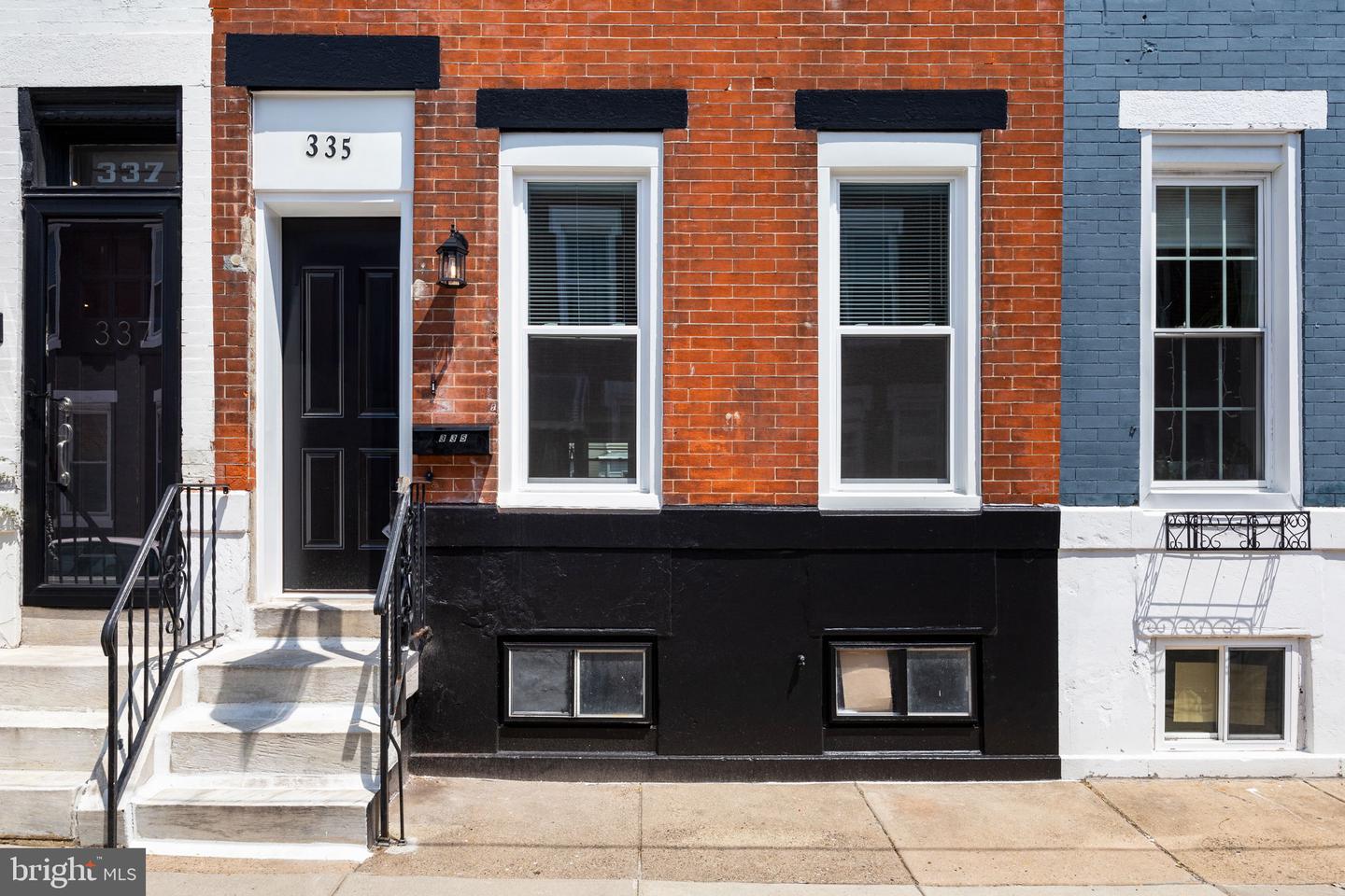 335 Daly St
