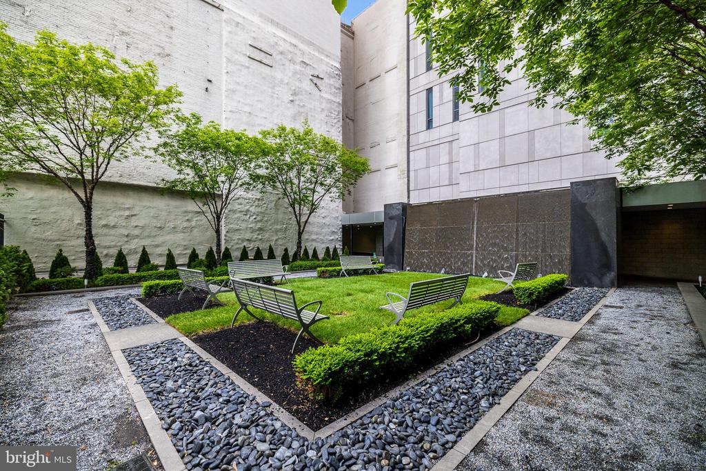 1414 S PENN SQUARE 00 22B