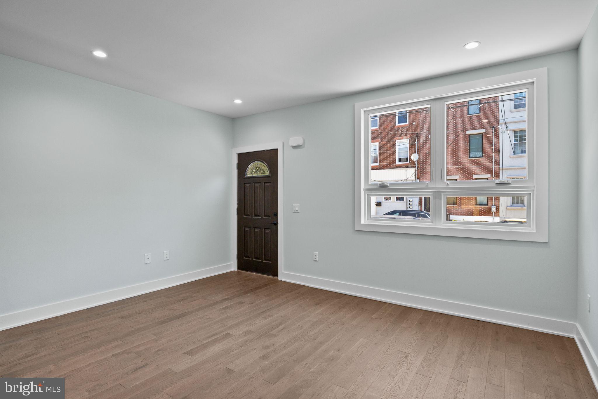 2202 E HUNTINGDON STREET