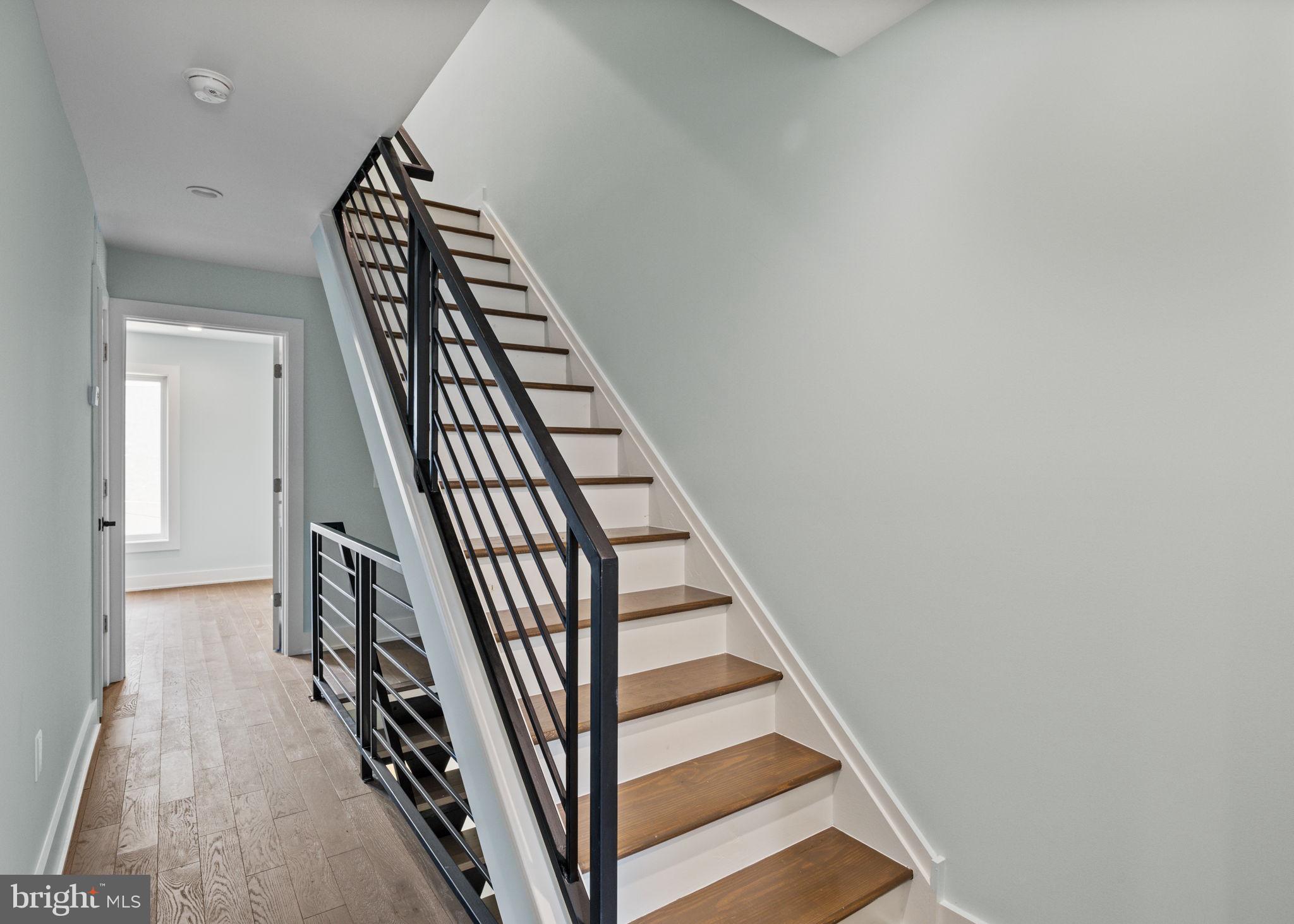 2202 E HUNTINGDON STREET