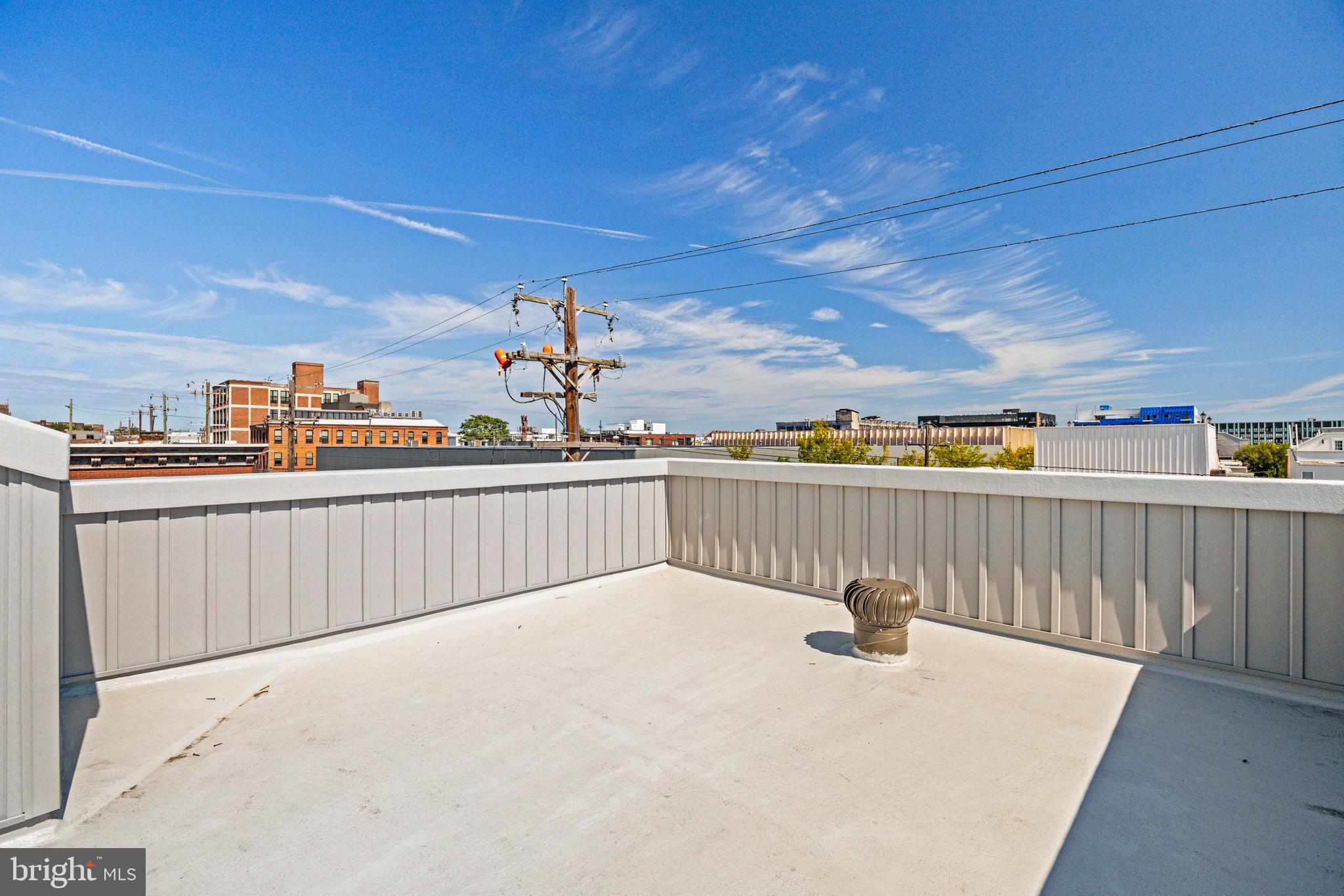 2202 E HUNTINGDON STREET