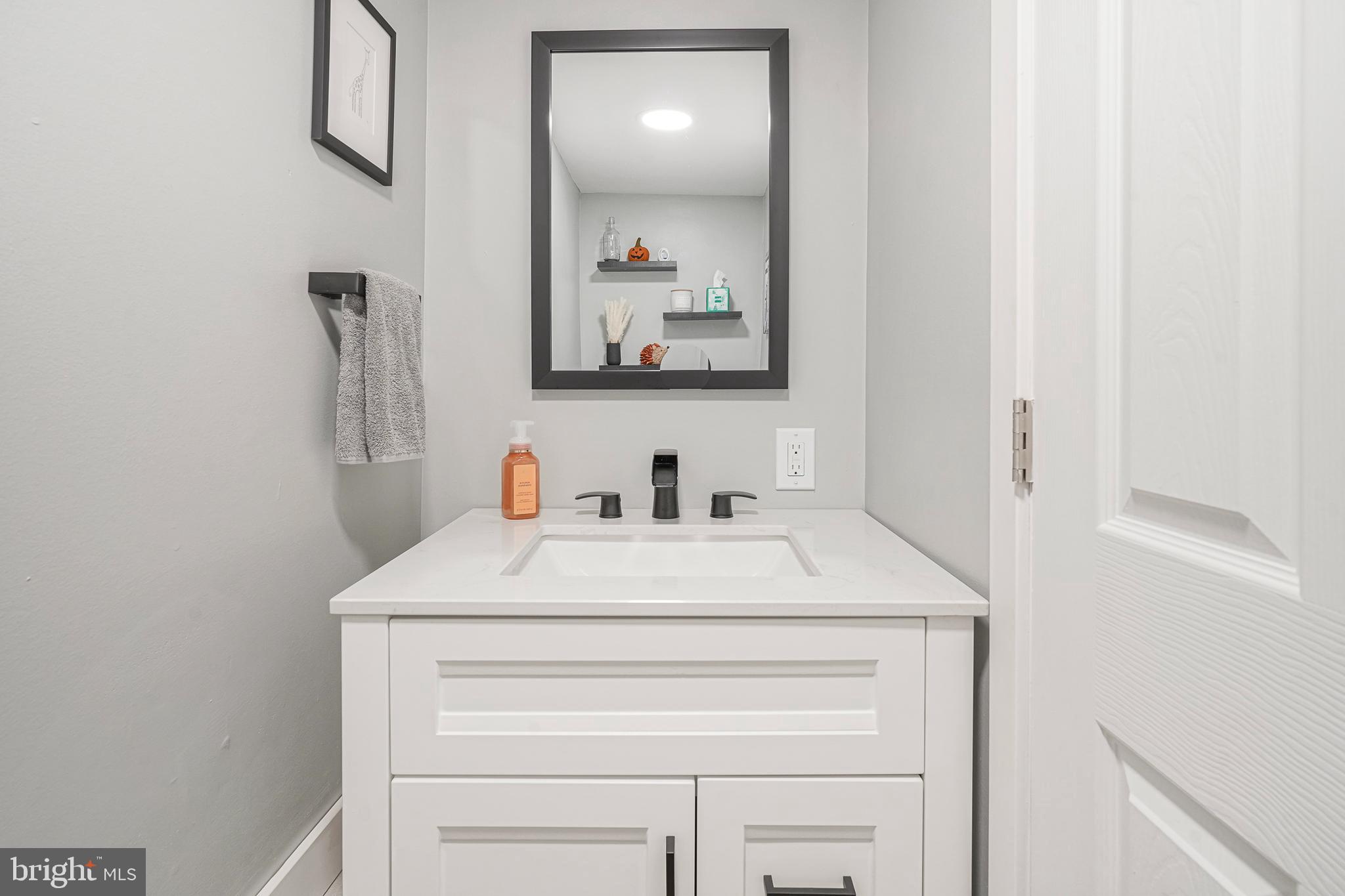 2527 W SEYBERT STREET