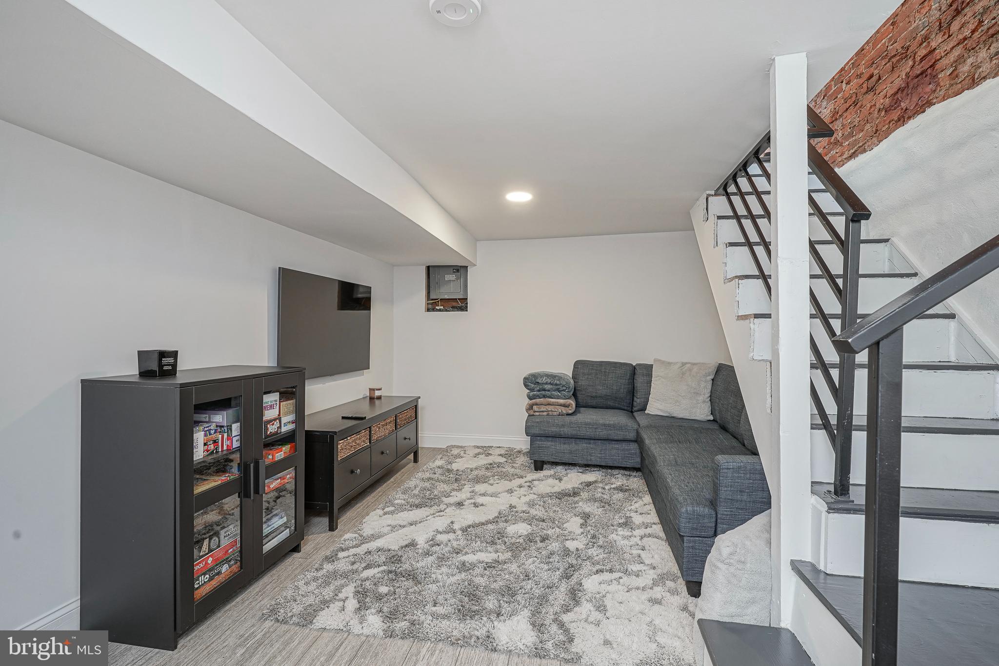 2527 W SEYBERT STREET