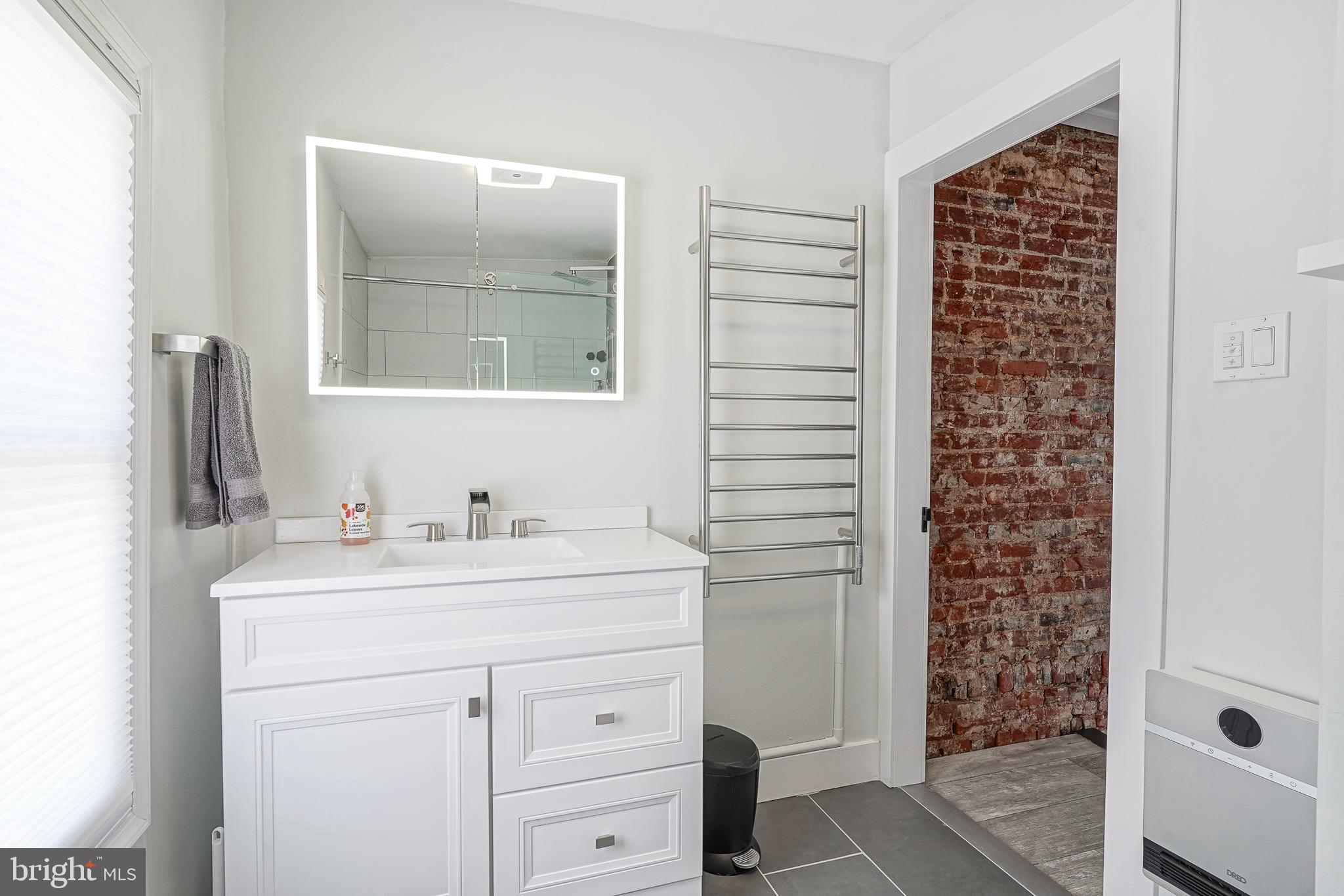 2527 W SEYBERT STREET