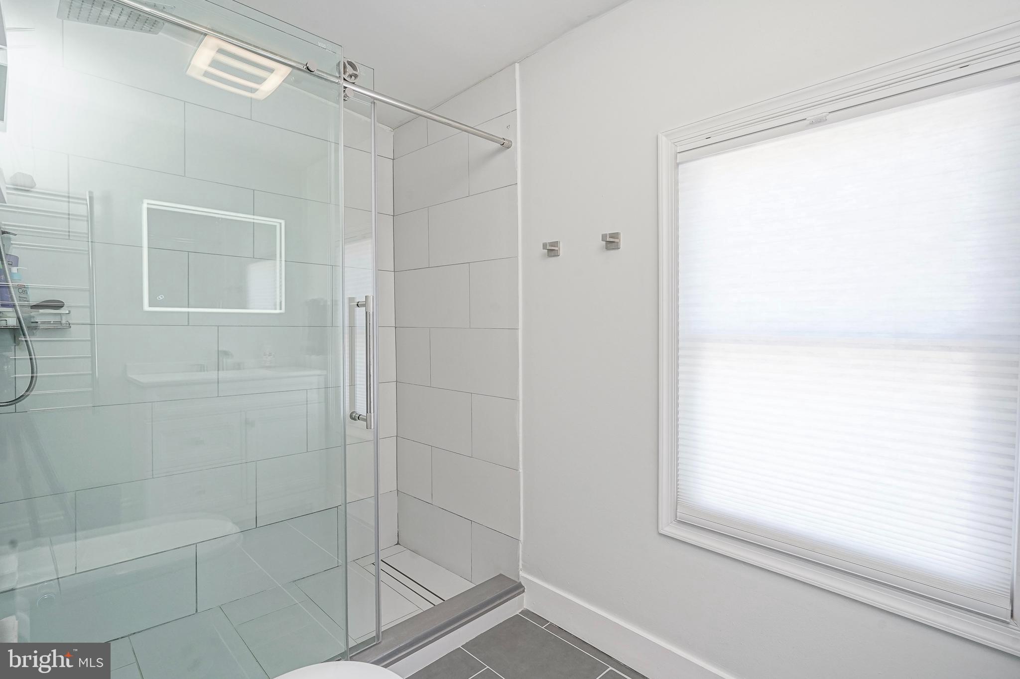 2527 W SEYBERT STREET