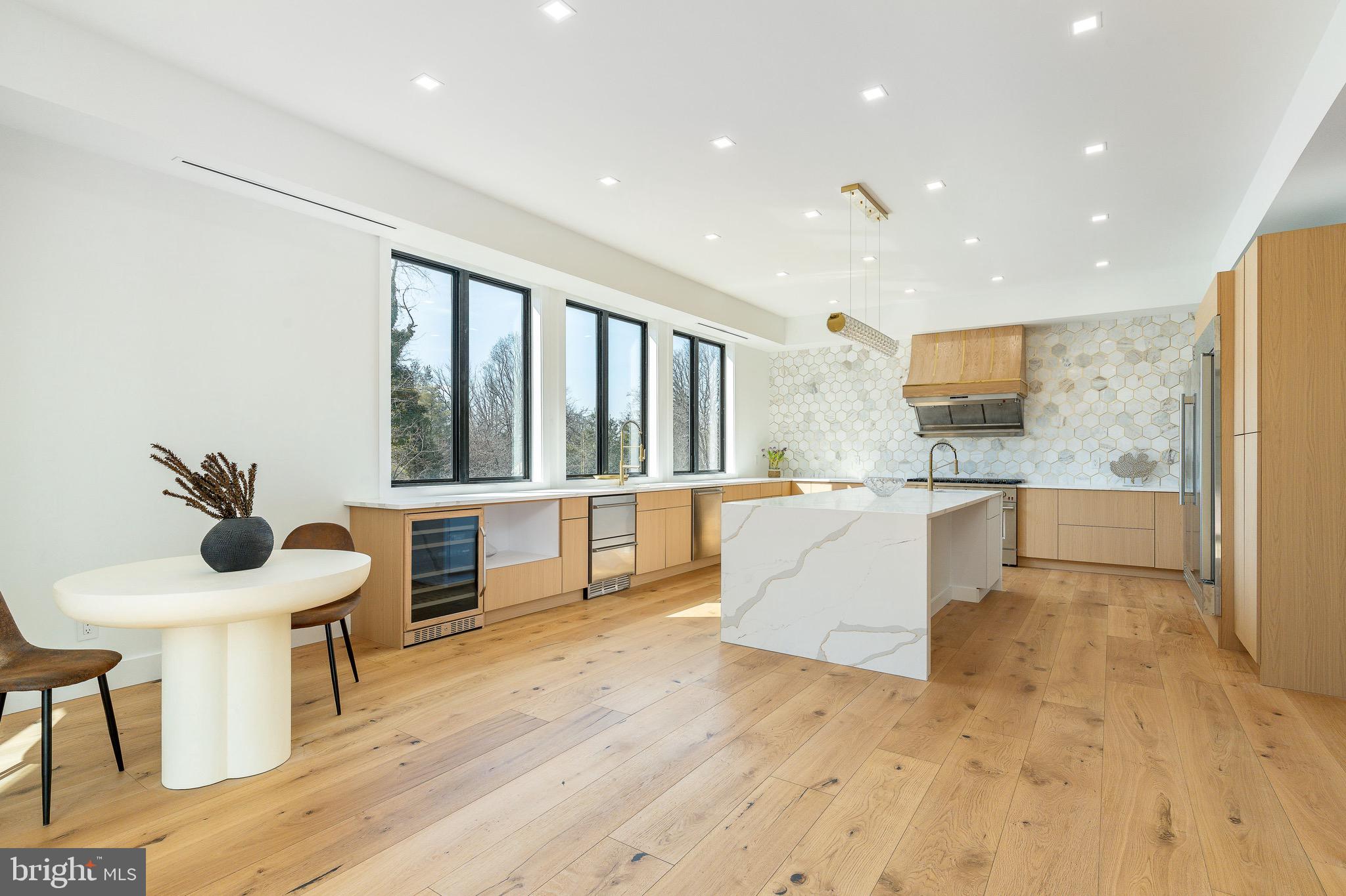 9402 MEADOWBROOK AVENUE