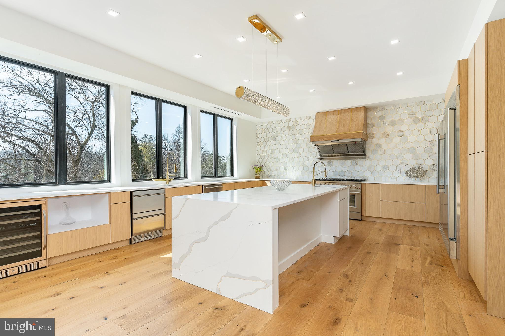 9402 MEADOWBROOK AVENUE