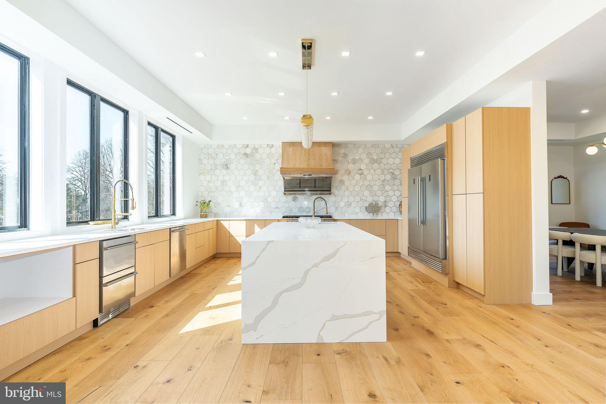 9402 MEADOWBROOK AVENUE