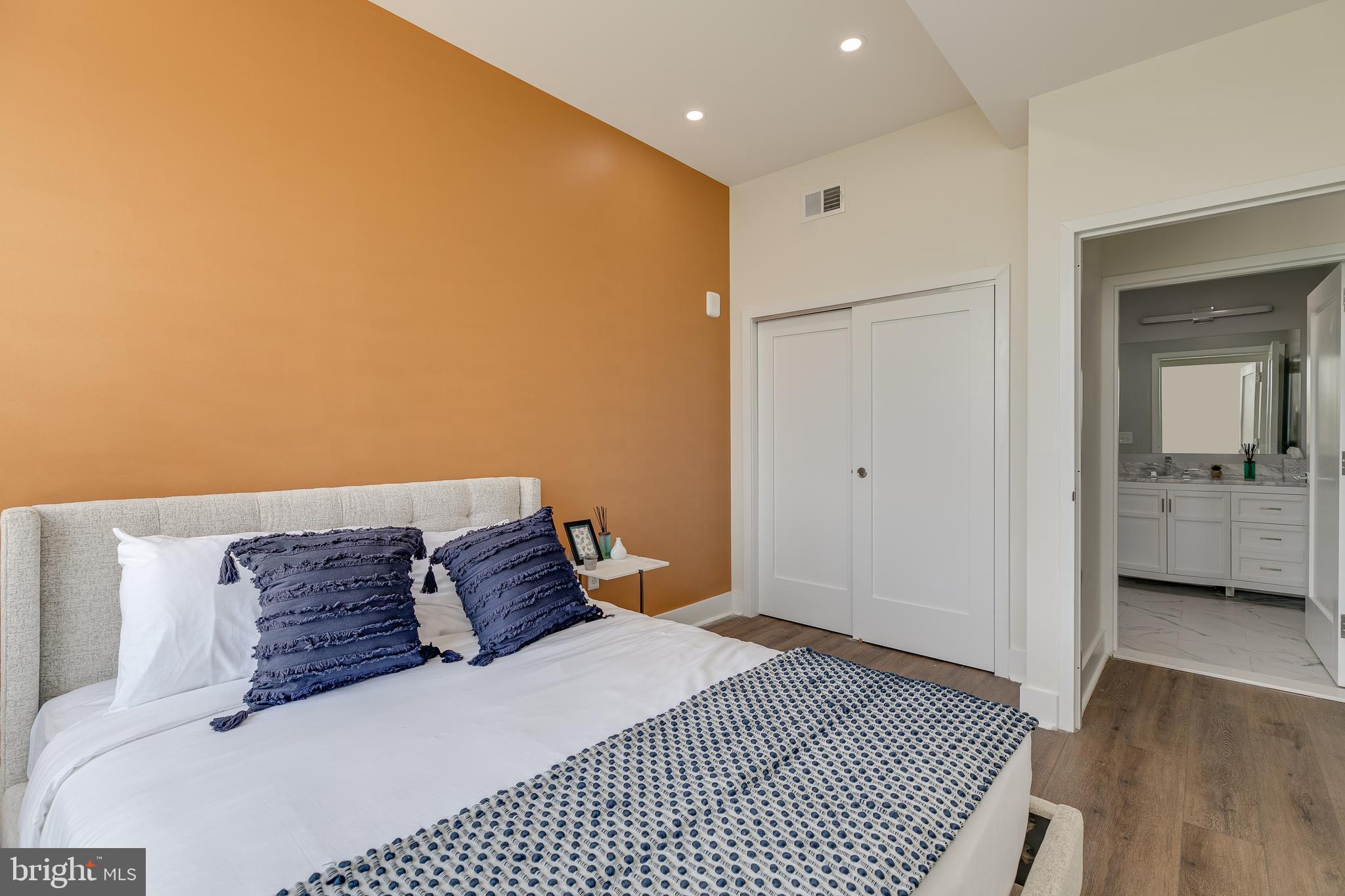 150 S INDEPENDENCE MALL W 1013