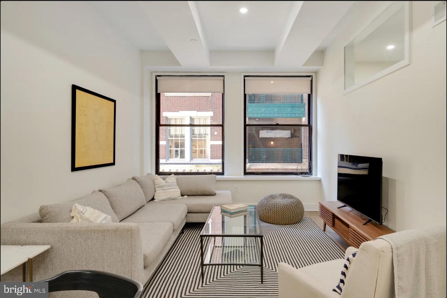 150 S INDEPENDENCE MALL W 1013