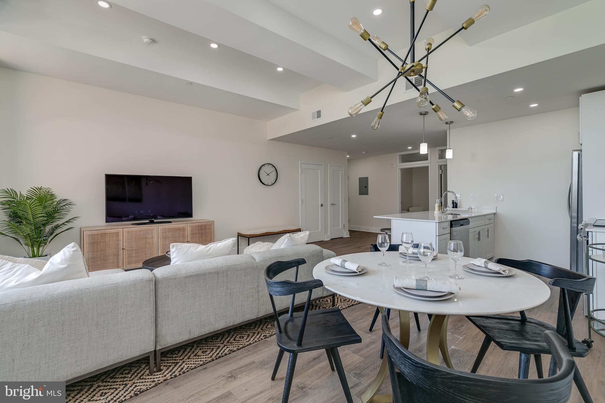 150 S INDEPENDENCE MALL W 1013