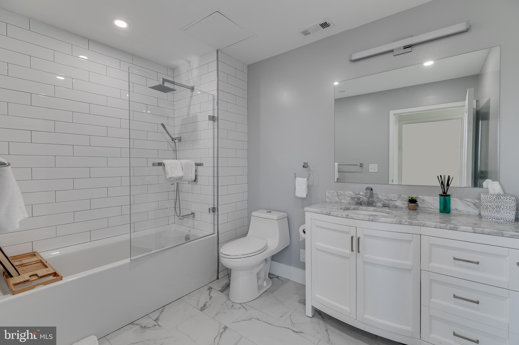 150 S INDEPENDENCE MALL W 1013