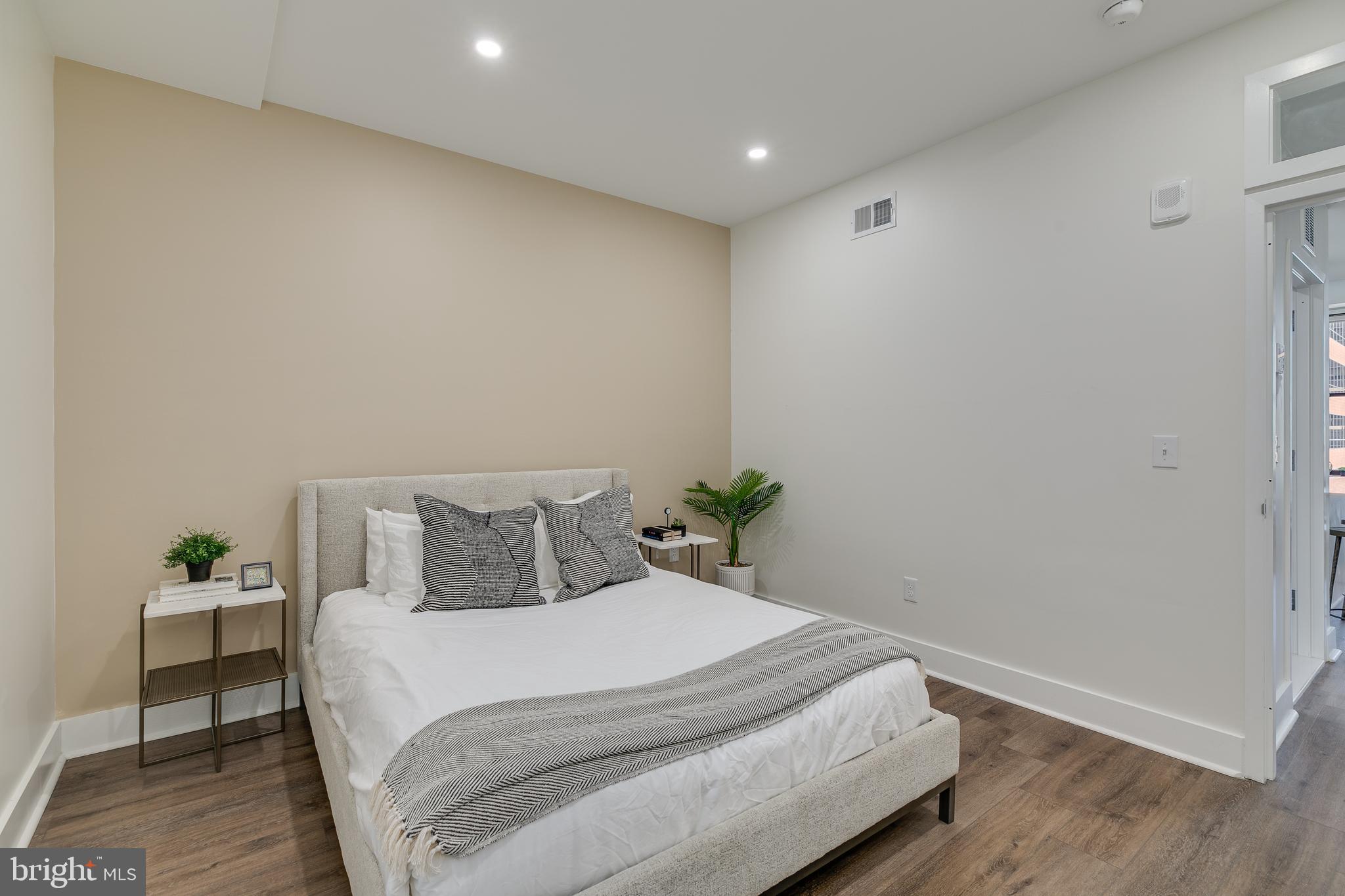 150 S INDEPENDENCE MALL W 1013