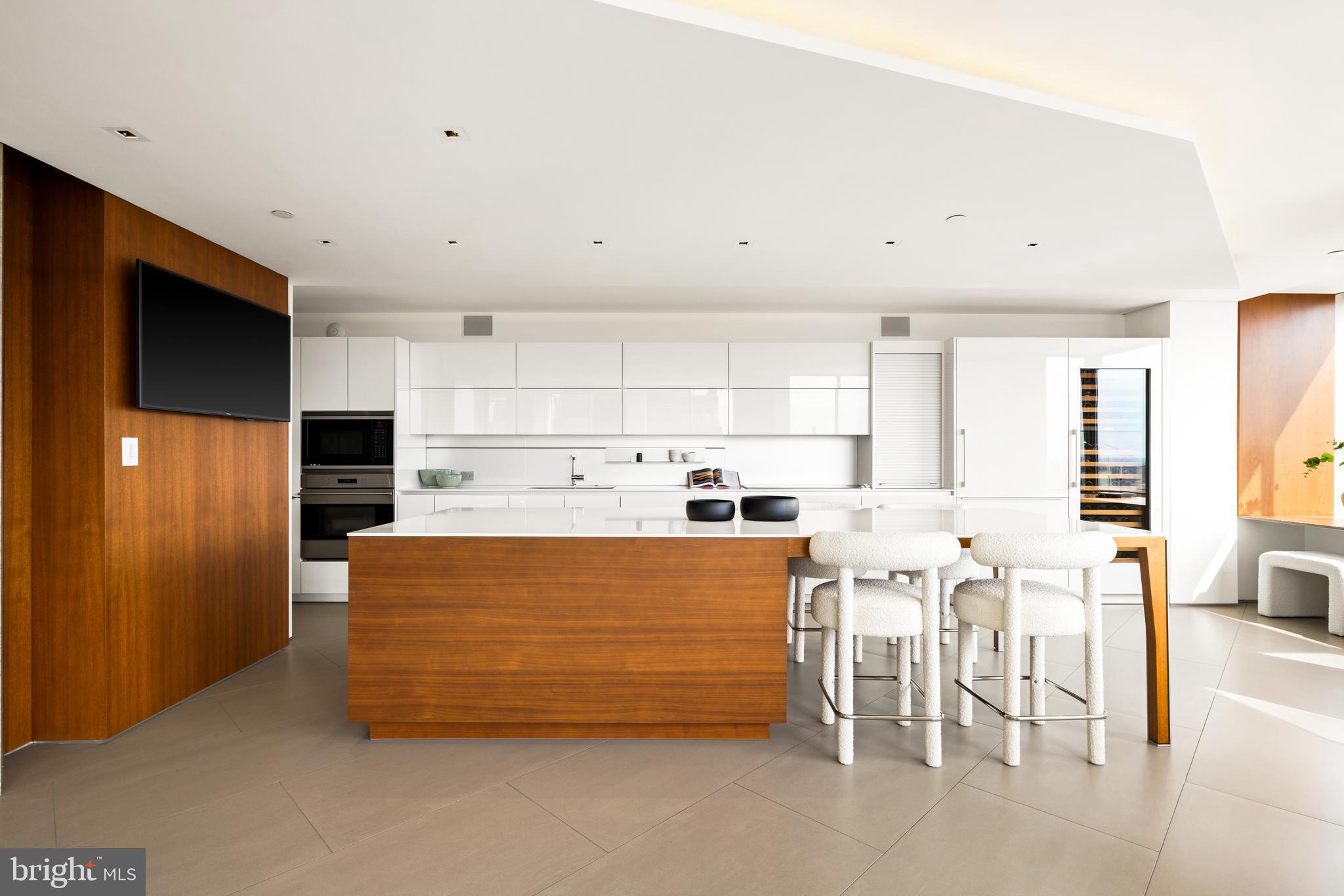 202 W RITTENHOUSE SQUARE 10 2106-2107