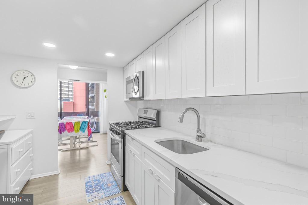 1326 SPRUCE STREET 42 805