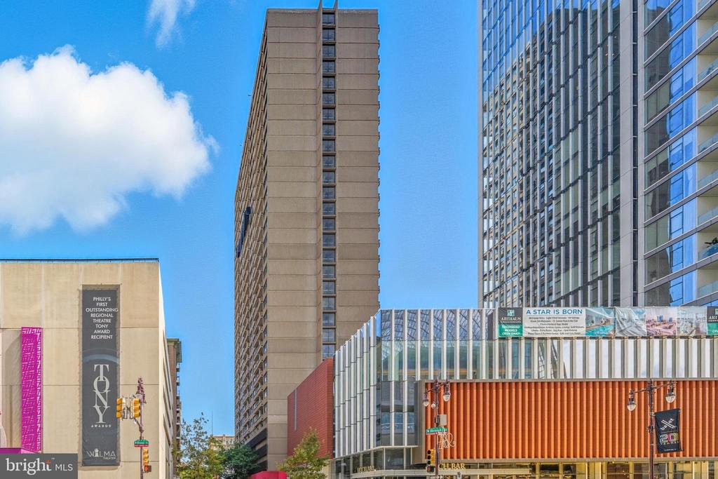 1326 SPRUCE STREET 42 805
