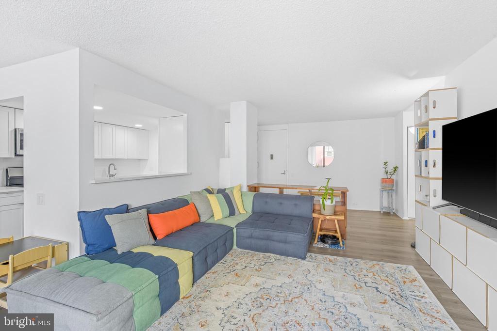1326 SPRUCE STREET 42 805
