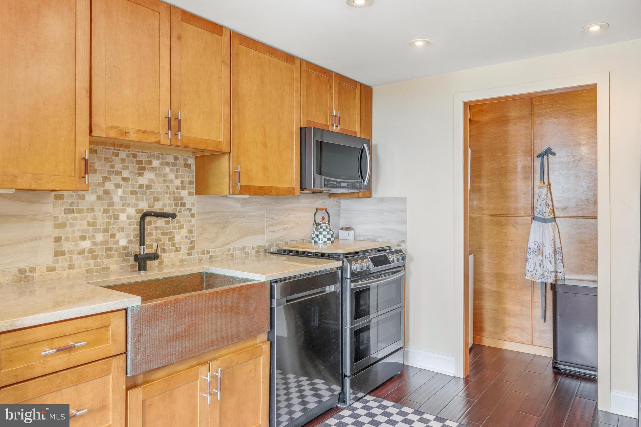 1326 SPRUCE STREET 42 808