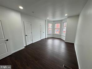 3083 EMERALD STREET