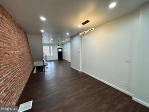 3083 EMERALD STREET